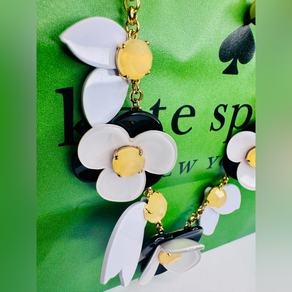 KATE SPADE “PICK A POSY” STATEMENT GOLD PLATED FLOWER NECKLACE - like new - Picture 11 of 11